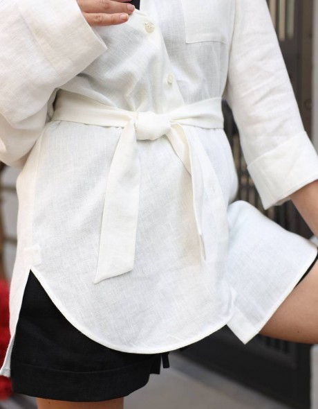 Белая льняная рубашка с поясом и разрезами по бокам, фото 6