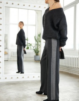 Трикотажные женские брюки с полосой, прямого свободного кроя